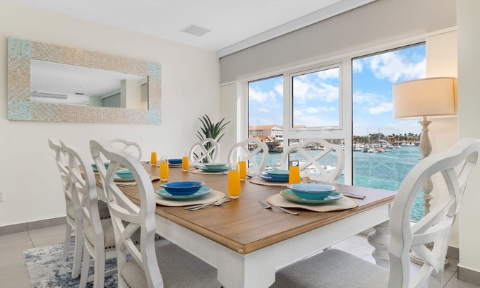Oranjestad Condo | Beach Vibes Oceanfront Condo