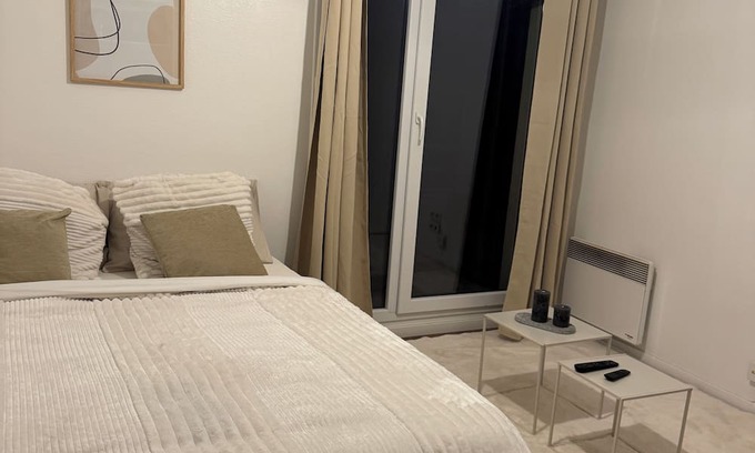 Villeneuve-la-Garenne Apartment | Cosy studio 10min from Paris
