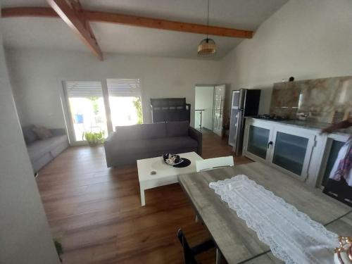 Tarrafal House | Casa Mayra