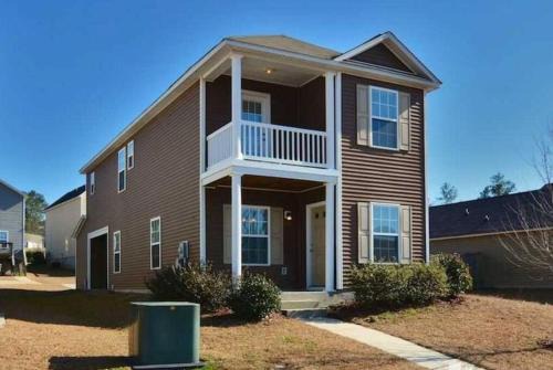 Huntcliff House | Beautiful Private home near Ft Jackson, Starbucks, Shopping and Dining!